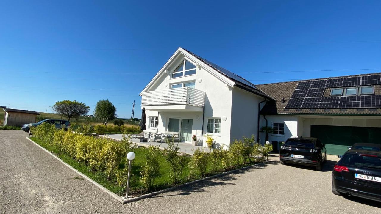 Ferienwohnung Mit Garten Strasswalchen Exterior foto